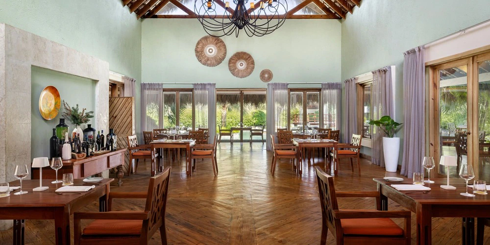 Elegant indoor reception setup at Amaya Restaurant in Zoetry Agua Punta Cana